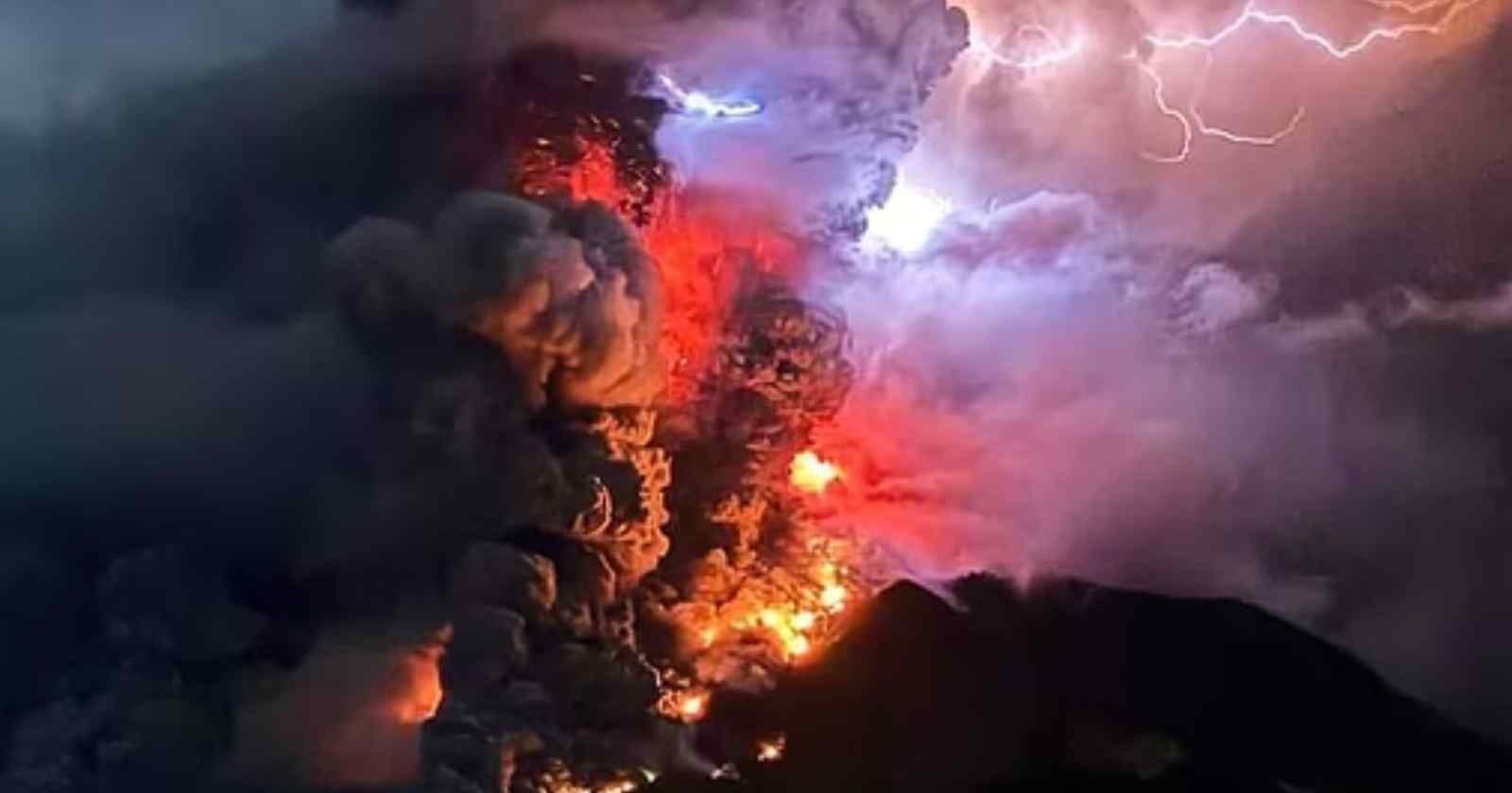 ইন্দোনেশিয়া-তে-আগ্নেয়গিরি-ফাটলো